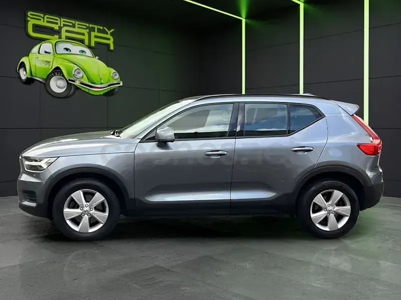 Usado Volvo XC40 190 CV (139 kW) 2018 Gris / plata SUV