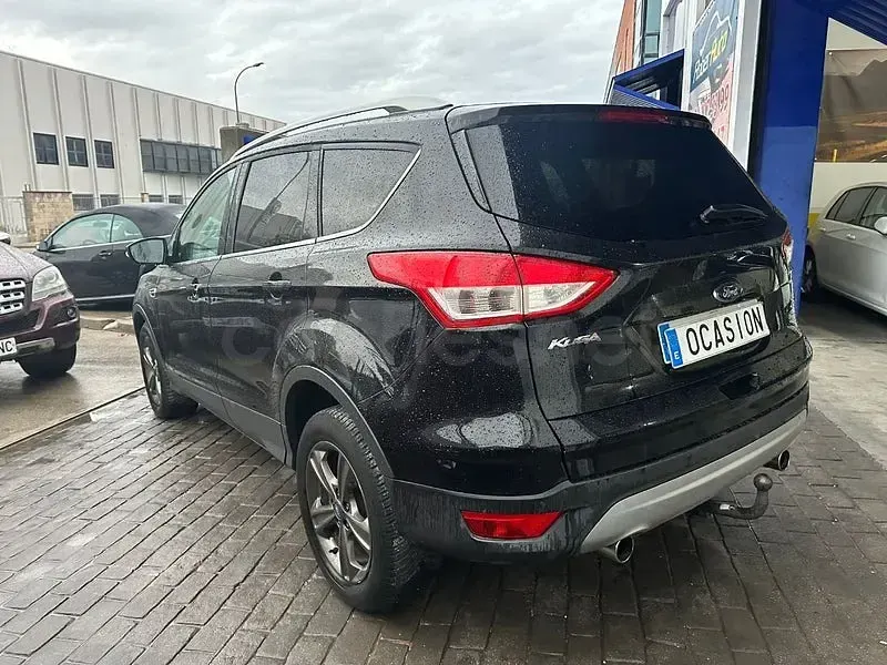 Usado Ford Kuga Trend 120 CV (88 kW) 2014 Negro SUV