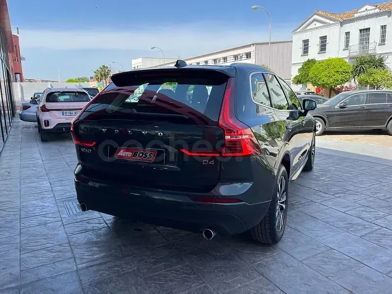 Usado Volvo XC60 Momentum 190 CV (139 kW) 2020 Gris / plata SUV