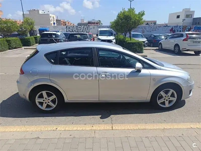Usado Seat Leon Reference 125 CV (91 kW) 2010 Blanco Utilitario
