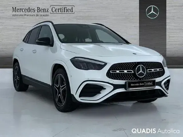 Usado Mercedes GLA200 150 CV (110 kW) 2025 Blanco polar SUV