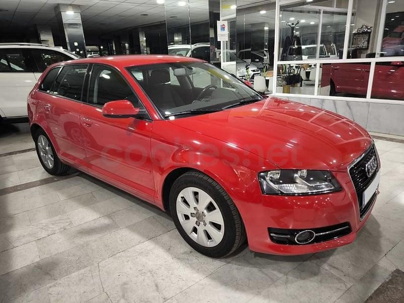 Usado Audi A3 Ambition 105 CV (77 kW) 2011 Rojo Berlina