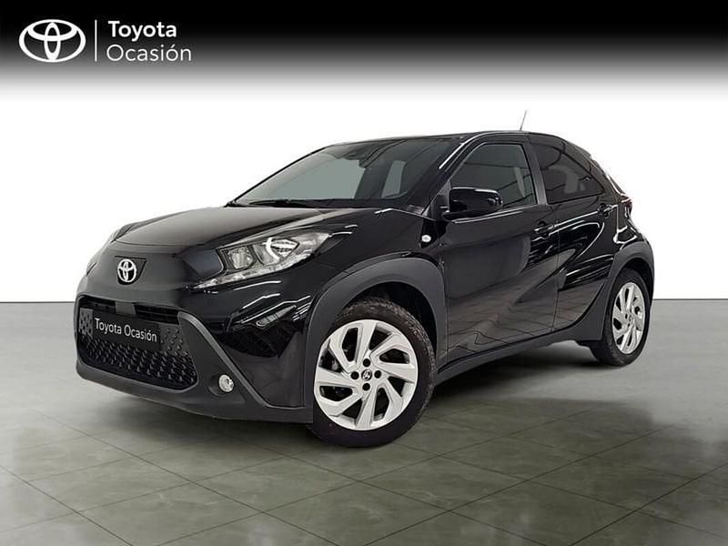 Negro Usado 2025 Toyota Aygo X Play SUV | 16.690 € (Un poco caro) - Imagen 1/4