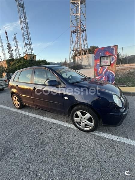Usado VW Polo Trendline 75 CV (55 kW) 2004 Azul Berlina