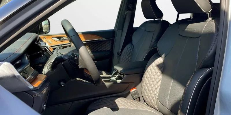Usado Jeep Grand Cherokee Summit 380 CV (279 kW) 2023 Gris SUV