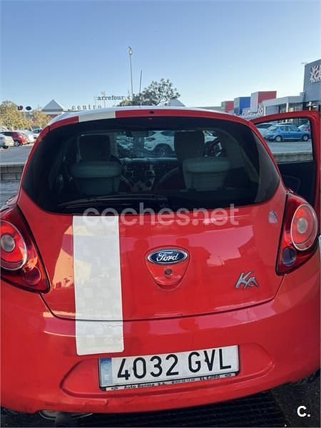 Usado Ford Ka Individual 75 CV (55 kW) 2010 Rojo Utilitario