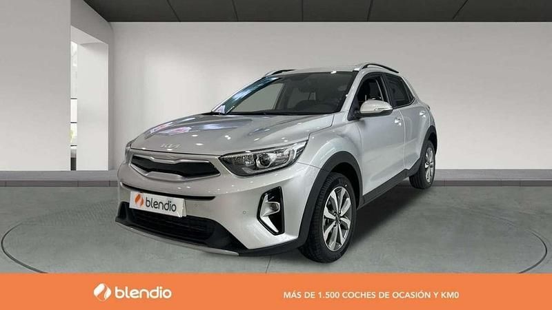 Plateado Usado 2024 Kia Stonic SUV | 18.278 € (Precio justo) - Imagen 1/4