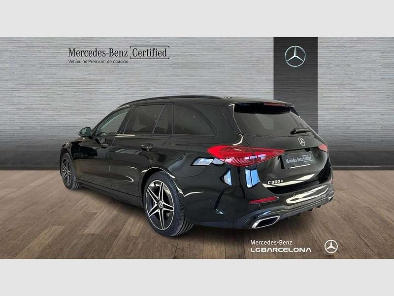 Usado Mercedes C300e 313 CV (230 kW) 2024 Pintura estándar: negro estánd Familiar