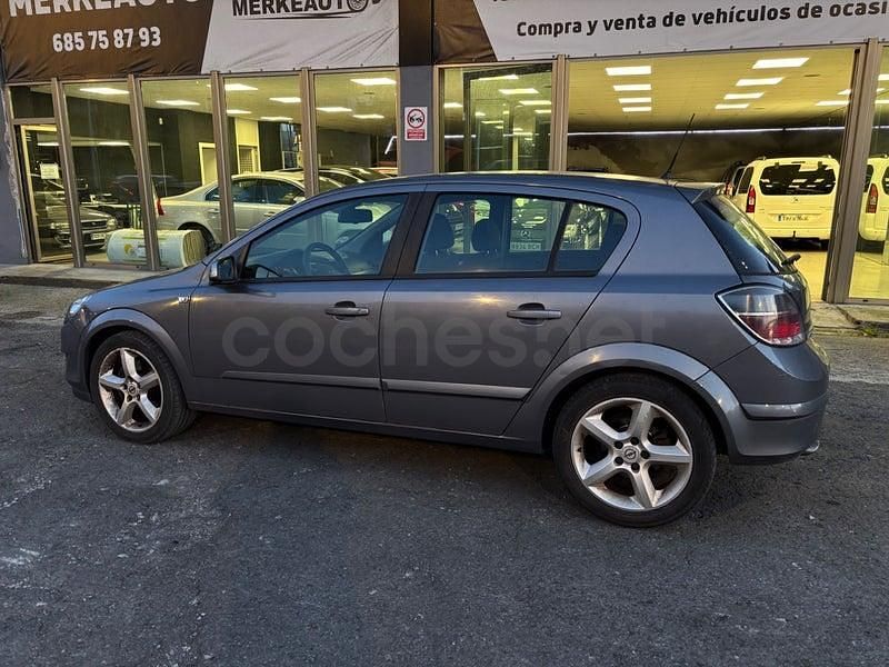Usado Opel Astra Sport 120 CV (88 kW) 2007 Gris / plata Berlina