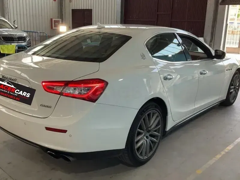 Usado Maserati Ghibli GranLusso 350 CV (257 kW) 2017 Blanco Berlina