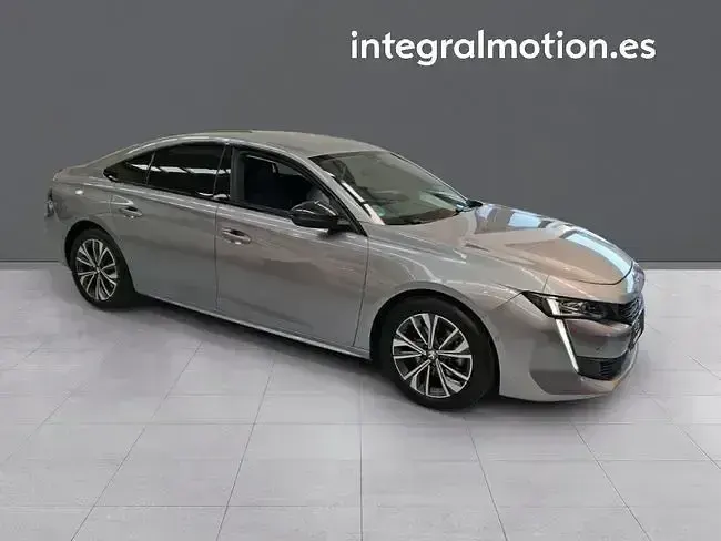 Usado Peugeot 508 Allure 130 CV (95 kW) 2022 Gris / plata Berlina