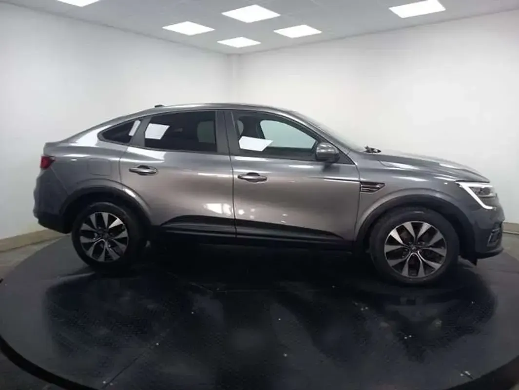 Usado Renault Arkana Business 147 CV (108 kW) 2022 Gris SUV