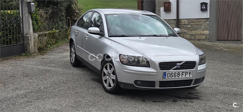 Usado Volvo S40 Momentum 136 CV (100 kW) 2007 Gris / plata Berlina