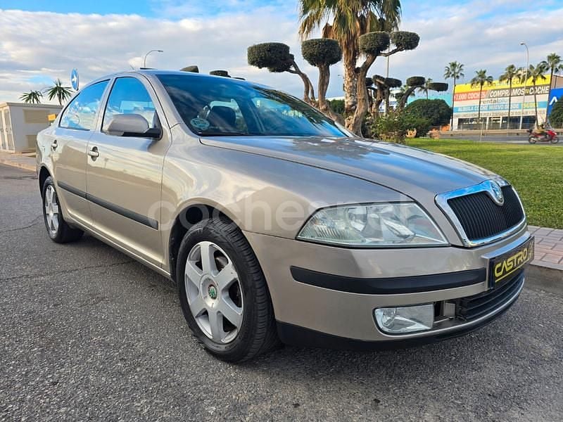 Beige Usado 2006 Skoda Octavia Elegance Berlina | 5900 € (Precio justo) - Imagen 1/4
