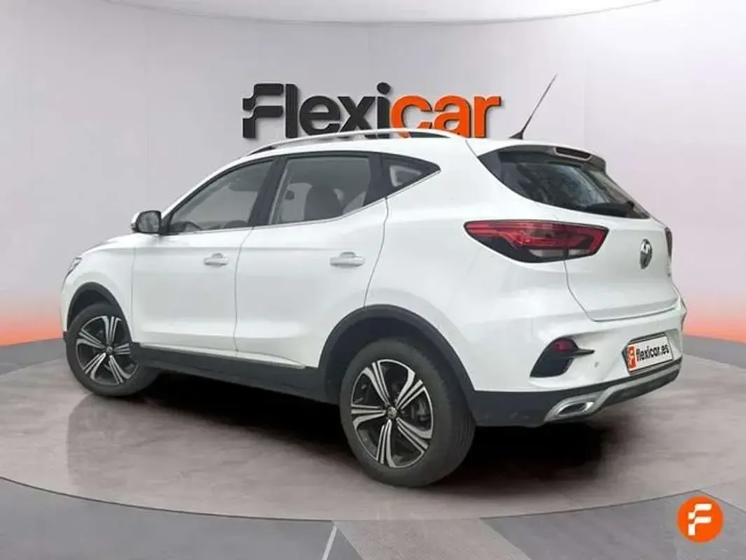 Usado MG ZS Luxury 111 CV (81 kW) 2023 Blanco SUV