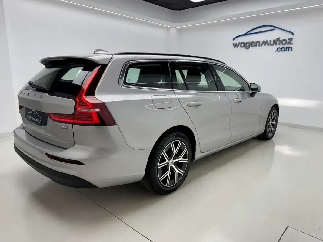 Usado Volvo V60 Core 197 CV (144 kW) 2023 Gris Familiar
