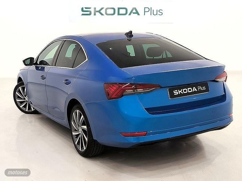 Usado Skoda Octavia Ambition 150 HP (110 kW) 2022 Azul Sedan