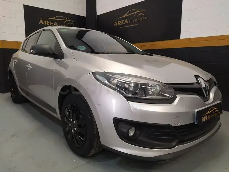 Usado Renault Mégane III Life 115 CV (84 kW) 2013 Gris / plata Berlina