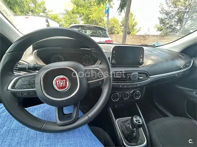 Usado Fiat Tipo Business 120 CV (88 kW) 2017 Negro Familiar
