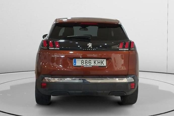 Usado Peugeot 3008 Allure 132 CV (97 kW) 2018 Marrón SUV