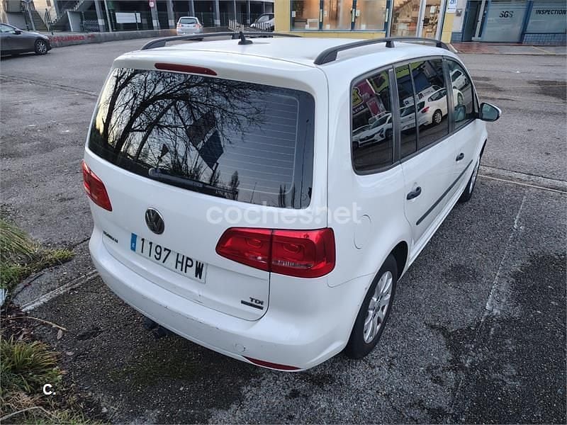 Usado VW Touran Edition 105 CV (77 kW) 2013 Blanco Monovolumen