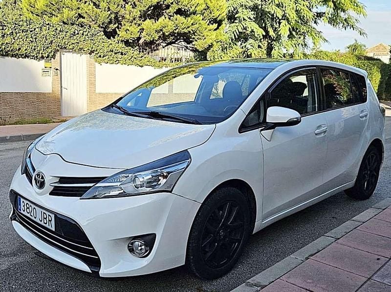 Usado Toyota Verso Advance 112 CV (82 kW) 2014 Blanco Monovolumen