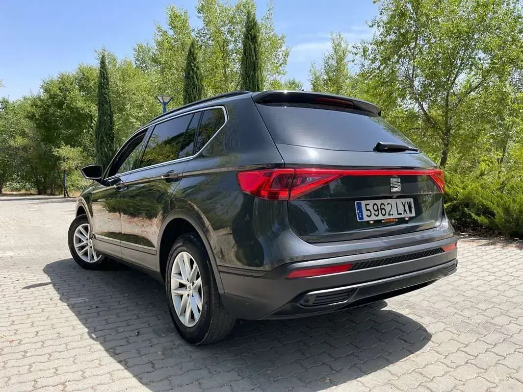 Usado Seat Tarraco Style 150 CV (110 kW) 2022 Gris / plata SUV