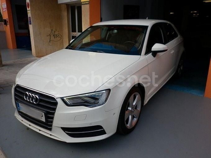 Blanco Usado 2013 Audi A3 Attraction Berlina | 11.900 € (Buen precio) - Imagen 1/4