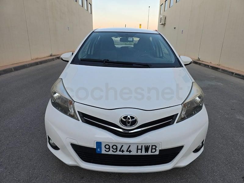 Usado Toyota Yaris Advance 90 CV (66 kW) 2014 Blanco Utilitario
