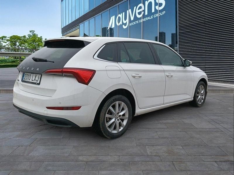 Usado Skoda Scala Ambition 95 CV (69 kW) 2022 Blanco Utilitario