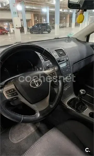 Usado Toyota Avensis Active 132 CV (97 kW) 2009 Gris / plata Berlina