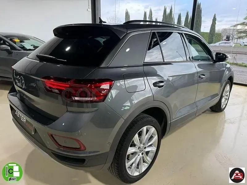 Usado VW T-Roc Life 150 CV (110 kW) 2022 Gris / plata SUV