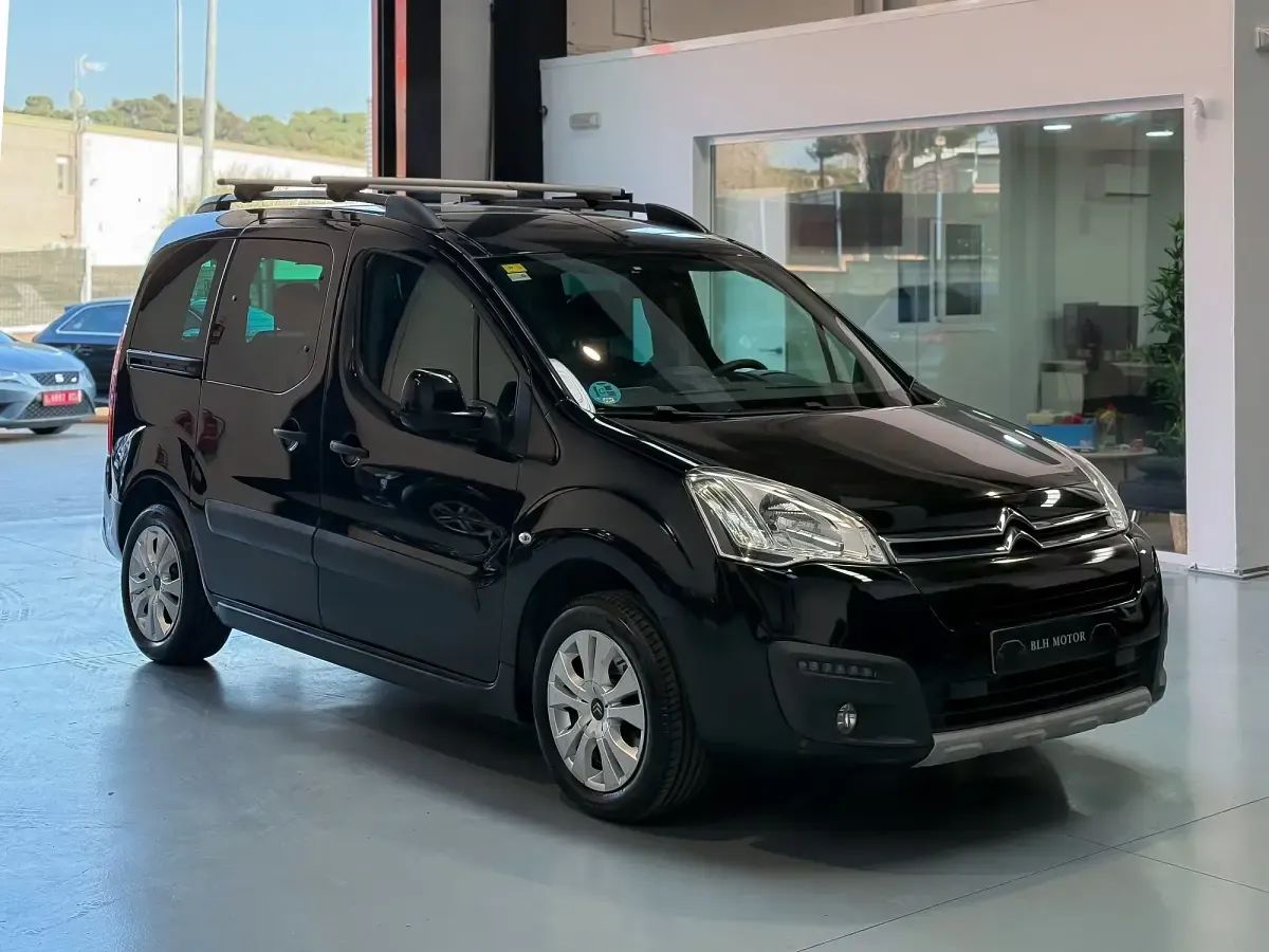 Usado Citroën Berlingo XTR 120 CV (88 kW) 2015 Negro Monovolumen