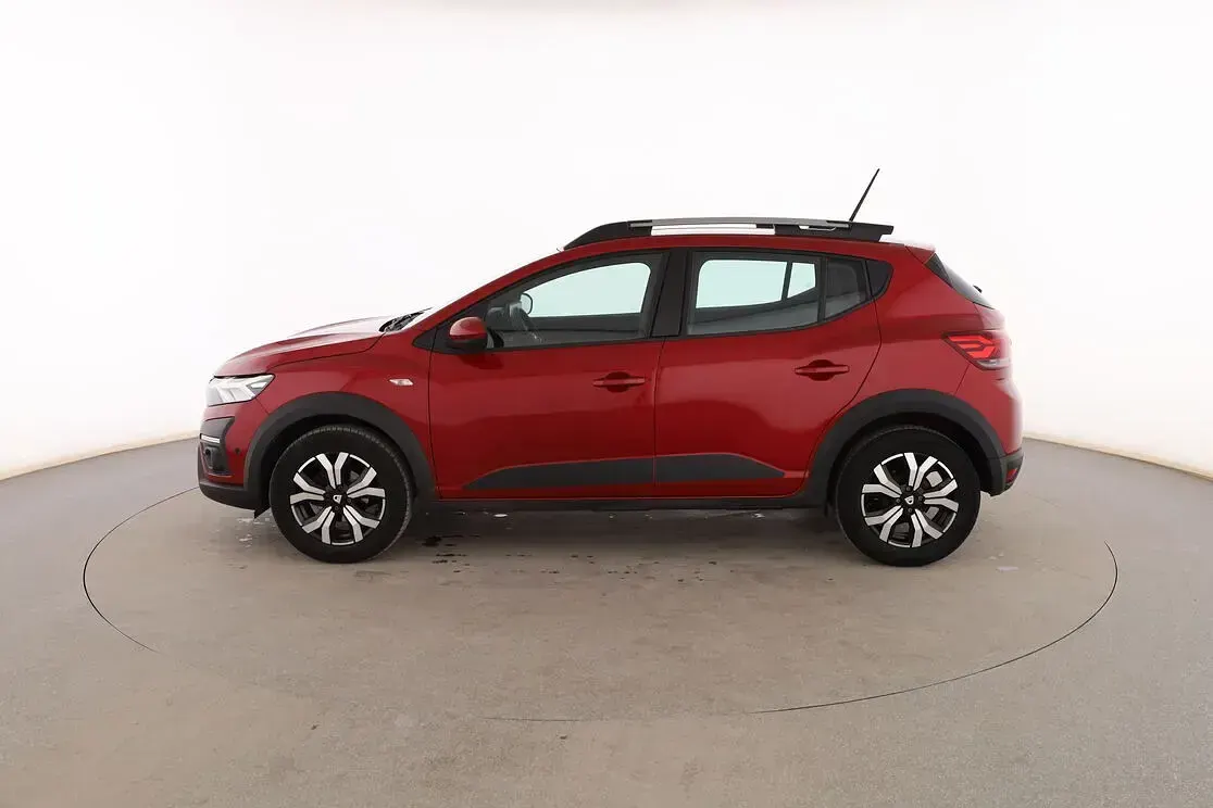 Usado Dacia Sandero Comfort 91 CV (66 kW) 2022 Rojo Berlina