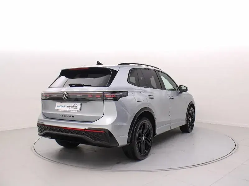 Usado VW Tiguan R-line 150 CV (110 kW) 2024 Gris / plata SUV
