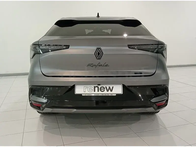 Usado Renault Rafale Esprit Alpine 200 CV (147 kW) 2025 Gris / plata SUV