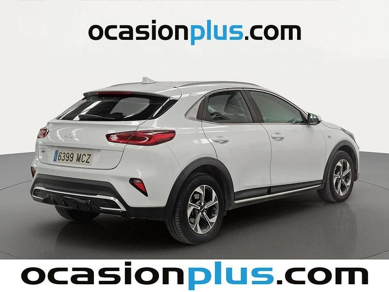 Usado Kia XCeed 136 HP (100 kW) 2022 Branco SUV