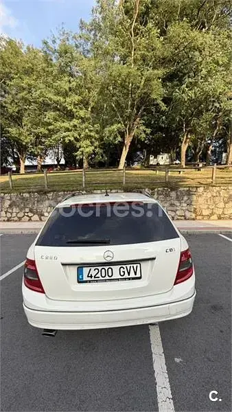 Usado Mercedes C220 170 CV (125 kW) 2010 Blanco Familiar