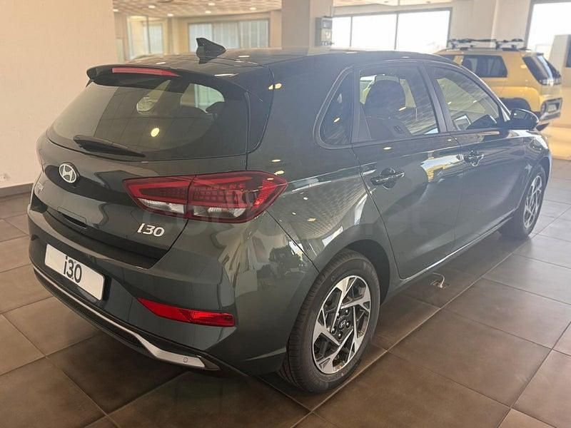 Nuevo Hyundai i30 96 CV (70 kW) 2025 Verde Berlina