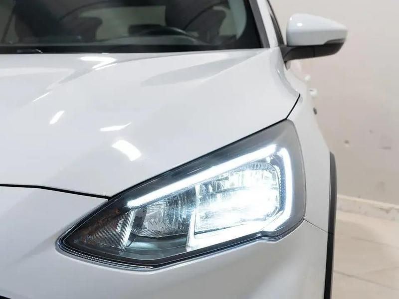 Używany Ford Focus Active 155 KM (114 kW) 2022 Biały Sedan/Limuzyna