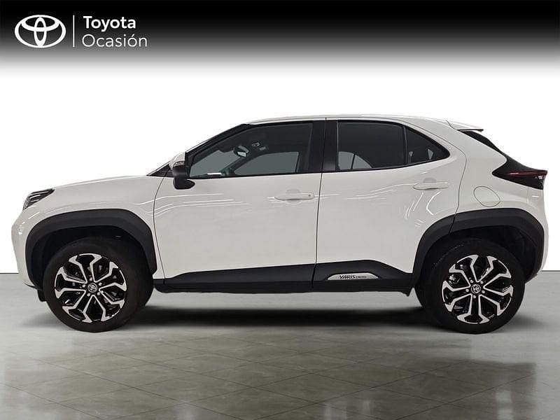 Usado Toyota Yaris Active 116 CV (85 kW) 2022 Blanco Utilitario