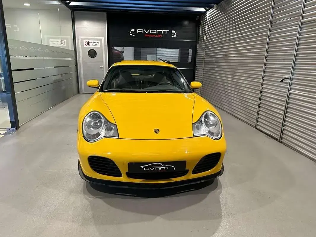 Usado Porsche 996 Turbo 420 CV (308 kW) 2001 Amarillo Coupe