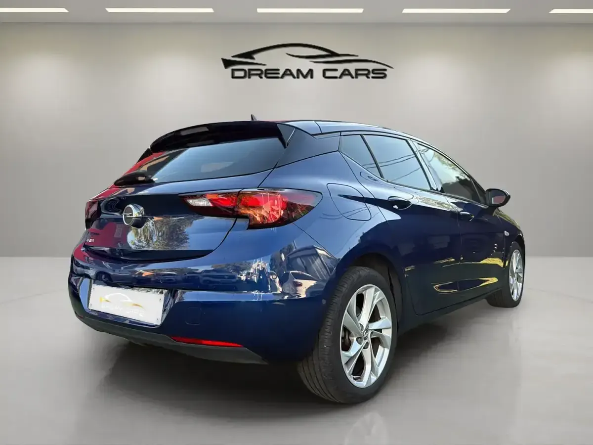 Usado Opel Astra GS Line 110 CV (80 kW) 2020 Azul Berlina