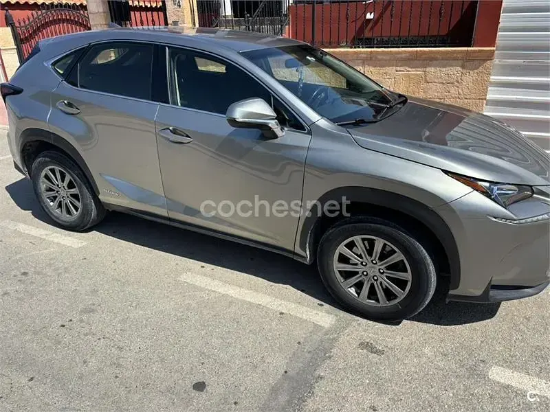 Usado Lexus NX300h 197 CV (144 kW) 2015 Gris / plata SUV