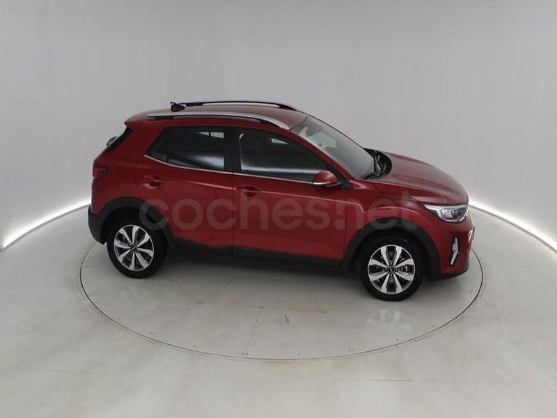 Usado Kia Stonic 100 CV (73 kW) 2025 Rojo SUV