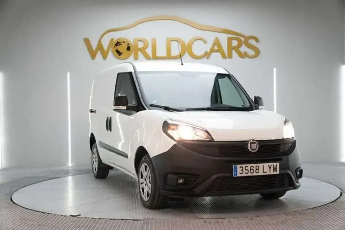Usado Fiat Doblò 60 CV (44 kW) 2022 Blanco Monovolumen