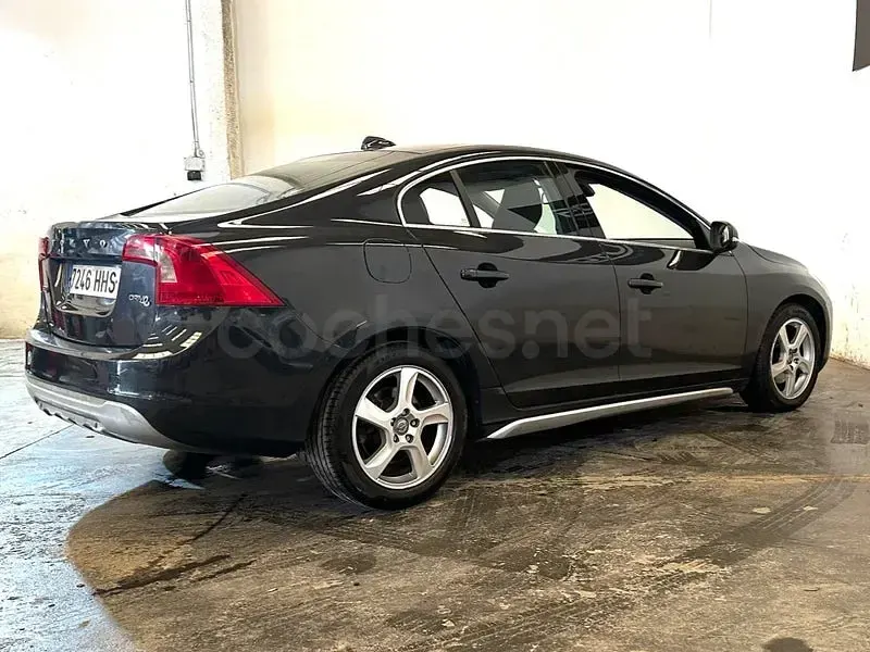 Usado Volvo S60 Momentum 115 CV (84 kW) 2011 Azul Berlina