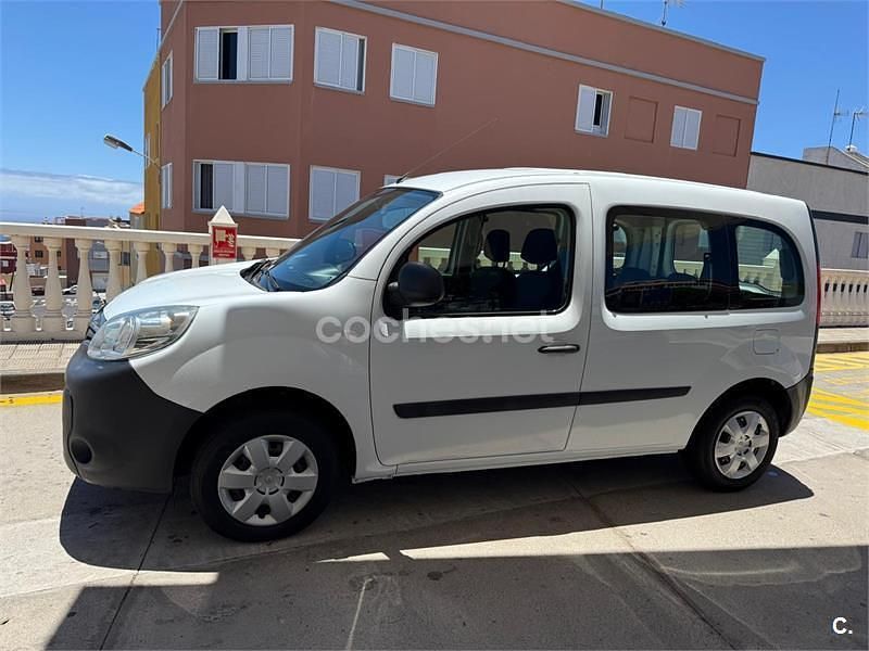 Usado Renault Kangoo 75 CV (55 kW) 2021 Blanco Monovolumen