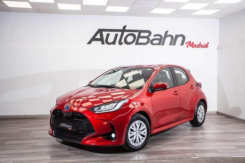 Usado Toyota Yaris Hybrid Business Edition 116 CV (85 kW) 2022 Rojo Utilitario