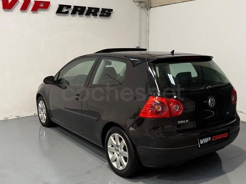 Usado VW Golf IV Highline 105 CV (77 kW) 2006 Negro Berlina